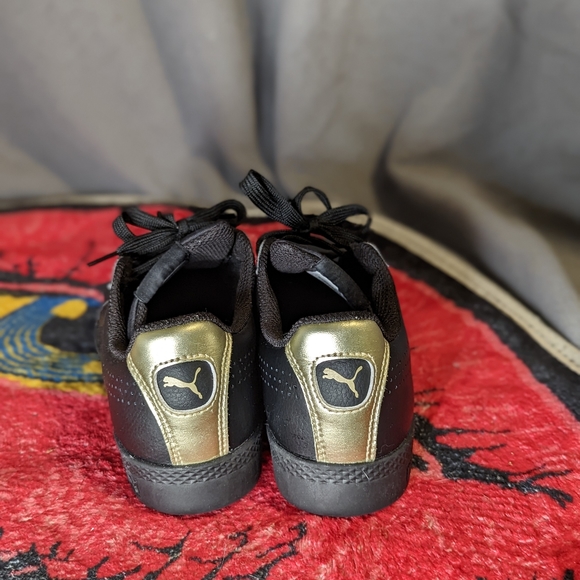 Metallic gold and black Pumas. Size 7 Like new. - Picture 4 of 5